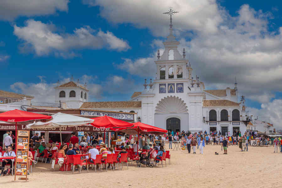 Huelva - El Rocío 05 - santuario de Nuestra Señora del Rocío.jpg